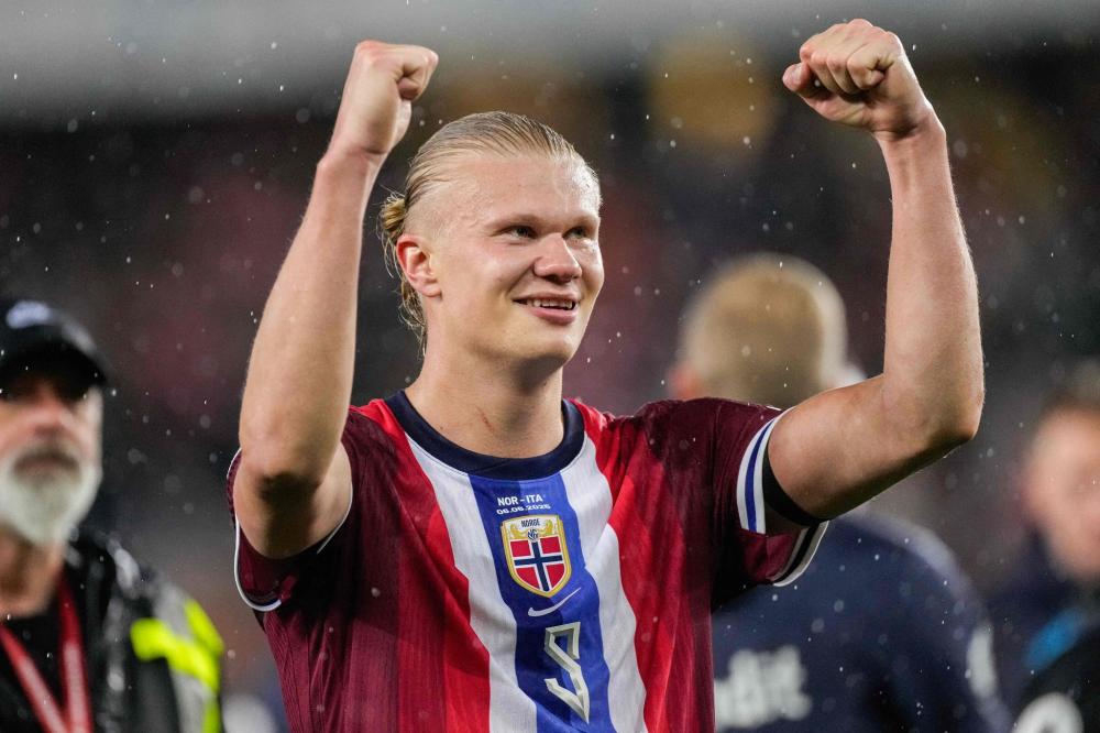 热刺告别战，孙兴慜父亲孙雄正现场观战儿子与纽卡的比赛
